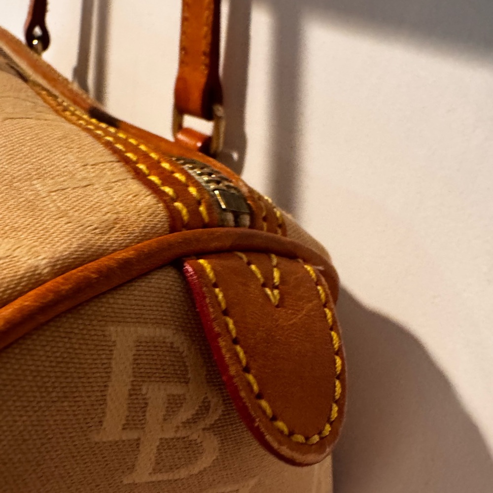 Vintage 2000 Dooney & Bourke Signature Barrel Bag - Picture 7 of 16